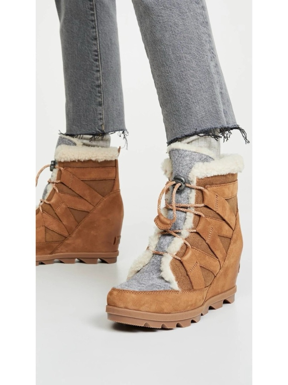 EXCELLENT CONDITION SOREL Joan of Arctic II Cozy Genuine Shearling Wedge Booties
